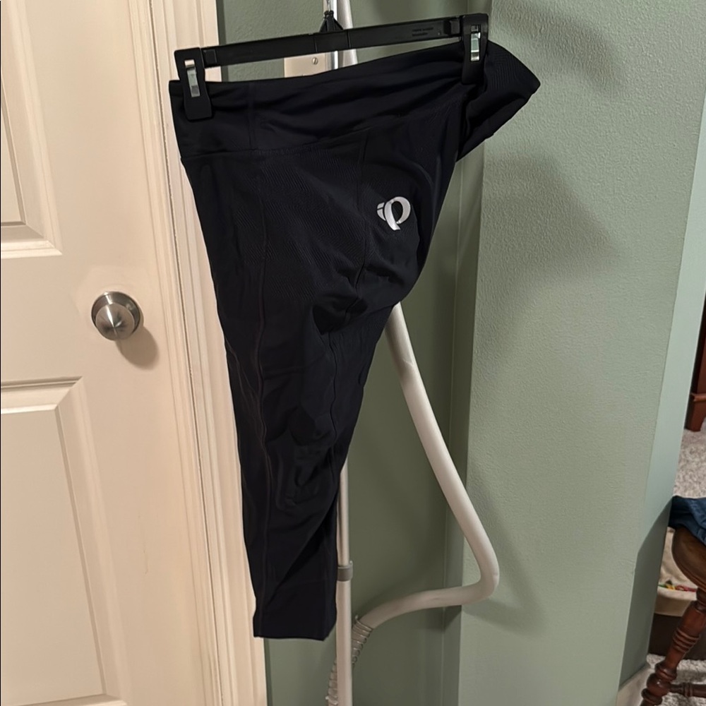 Pearl Izumi Black Athletic Shorts Relaxed Fit